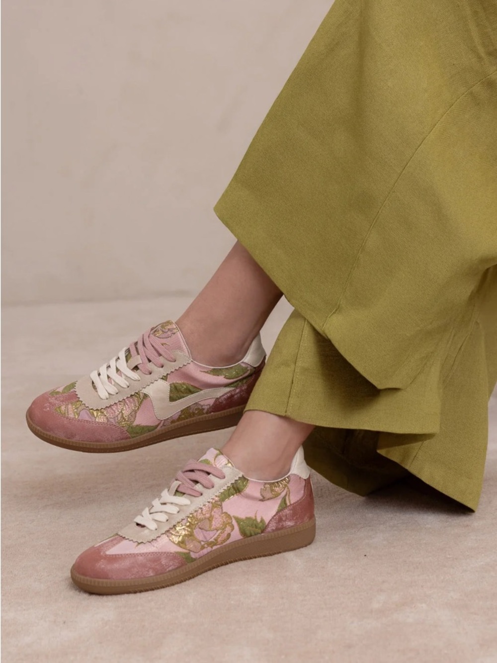 Oasis Society The Kyla | Almond Classic Low Top Sneakers Size 9
